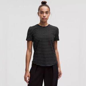 ✨✨ Love Curved-Hem Crewneck T-Shirt✨✨